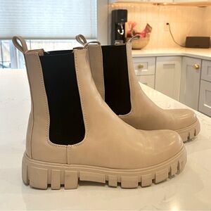 Vero Moda SIWIE COLOURBLOCK BOOTS in Cream/Tan & Black. US SIZE 8. Never Worn.
